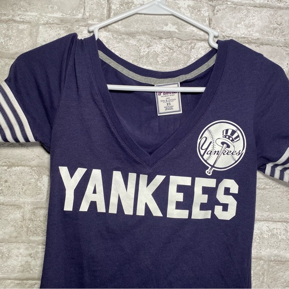 Victoria Secrets New York Yankees t shirt Women's Navy V-Neck tee shirt size XS - Picture 8 of 12